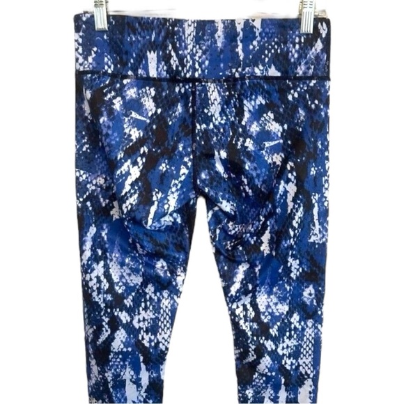 ALO Yoga Blue Patterned Leggings - Picture 5 of 9